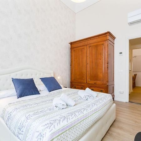 I Renai - Ponte Delle Grazie Modern Apartment فلورنس المظهر الخارجي الصورة
