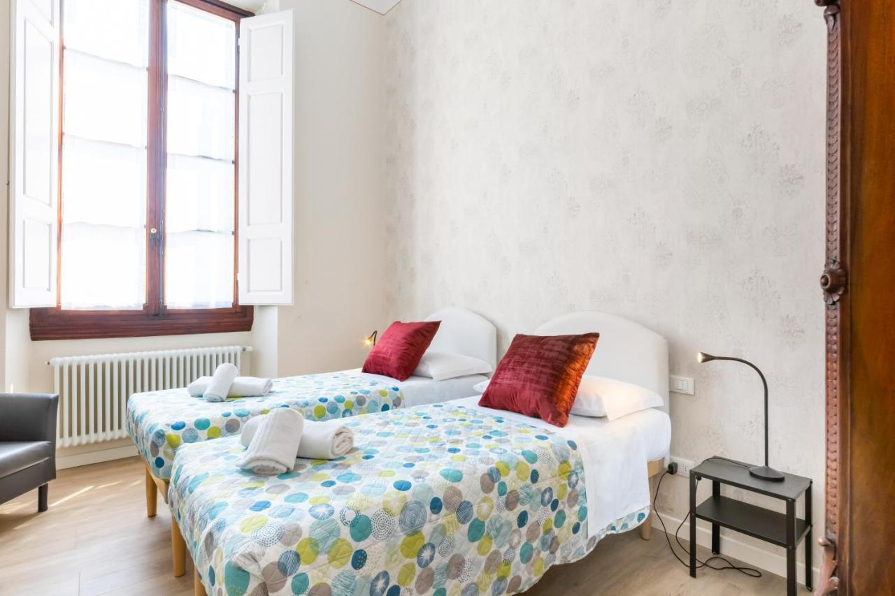 I Renai - Ponte Delle Grazie Modern Apartment فلورنس المظهر الخارجي الصورة